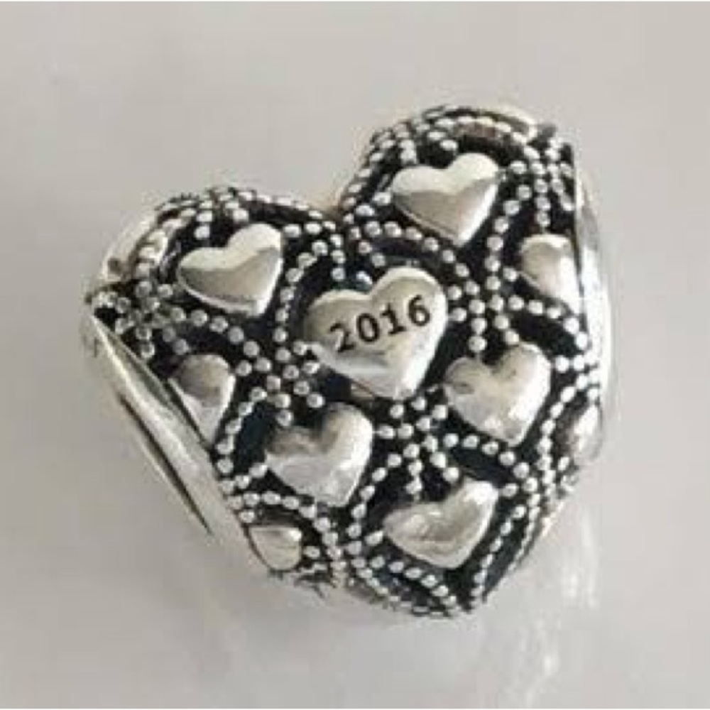 RETIRED Pandora Club 2016 Heart Charm - Picture 3 of 4